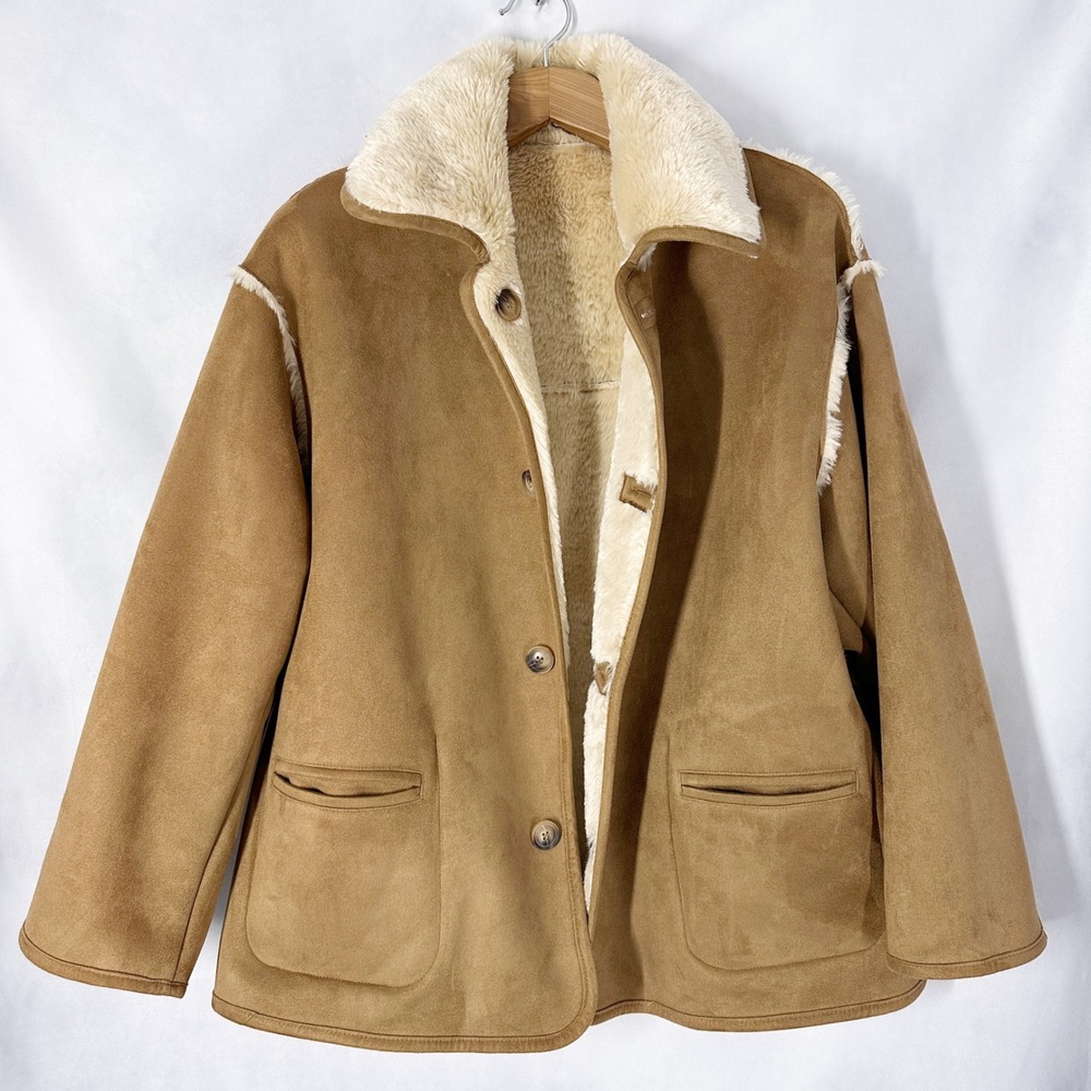 BDG Reversible Tan Faux Suede Shearling Jacket Women's Size Large NWOT - Picture 3 of 13